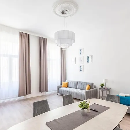 Exclusive Downtown In The Heart Of Apartament Budapesta