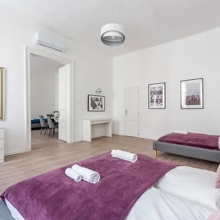 Exclusive Downtown In The Heart Of Apartment