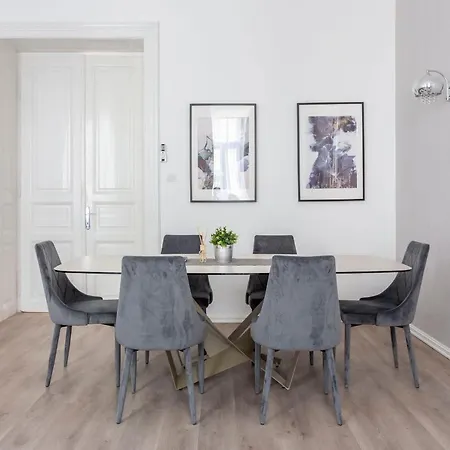 Exclusive Downtown In The Heart Of Apartment Budapest