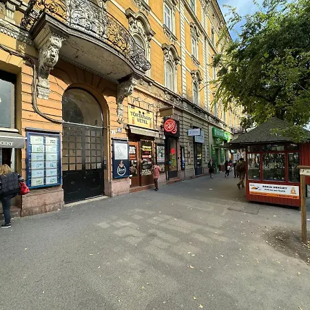 Exclusive Downtown In The Heart Of Apartment Budapest