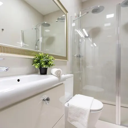 Exclusive Downtown In The Heart Of Apartment